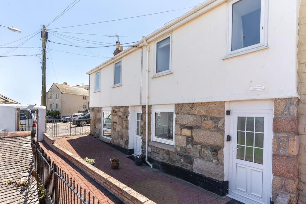Charming 3 Bedroom Harbour Cottage With Parking ペンザンス エクステリア 写真